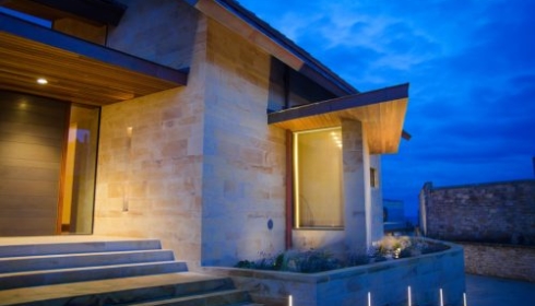 External view of Ladies Lake entrance with KKDC in wall lighting and iGuzzini wall washers